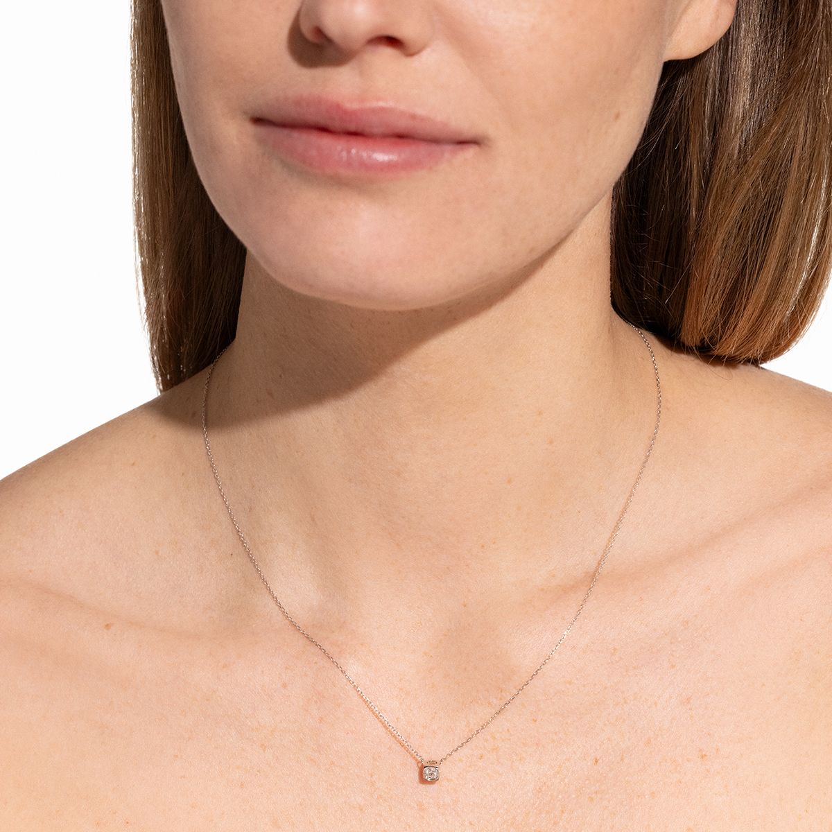 Collier Le Cube diamant moyen modèle